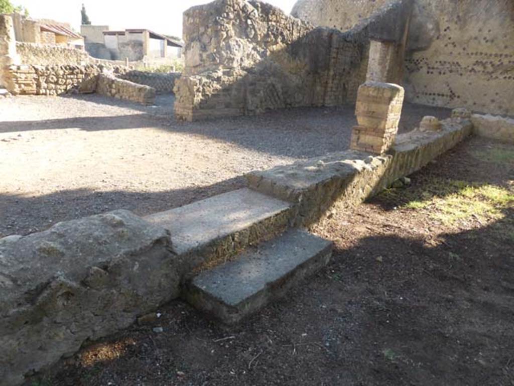 II.3 Herculaneum, September 2015. Steps on east side of peristyle, leading to portico, vestibule and rear doorway, left of photo.